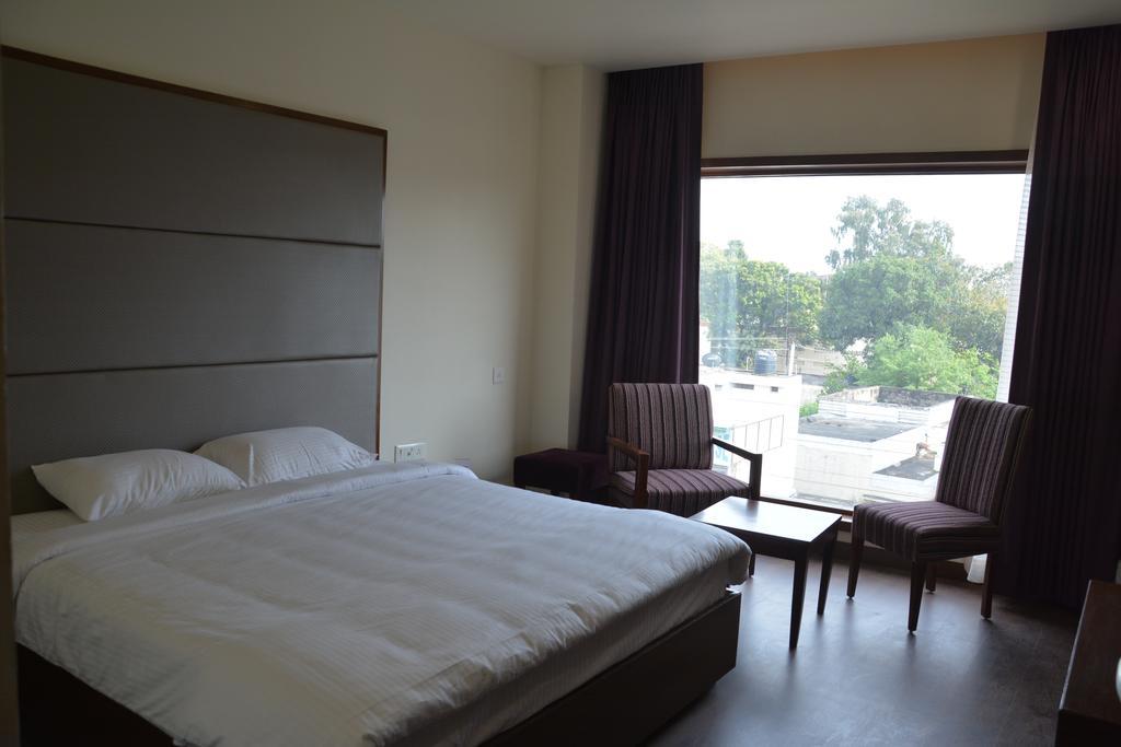 Green Hotel & Restaurant Pathānkot Oda fotoğraf